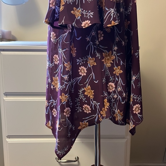 Pink rose brands, floral, print, cold shoulder, top with flowy sleeves - Picture 5 of 11